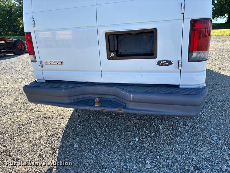 image for item FC1652 2006 Ford E250 van