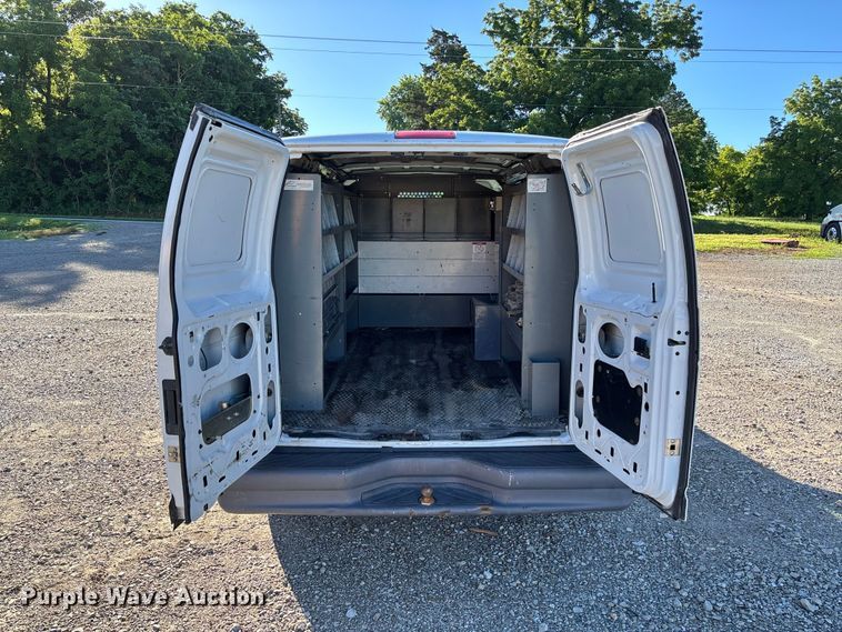 image for item FC1652 2006 Ford E250 van
