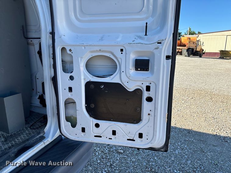 image for item FC1652 2006 Ford E250 van