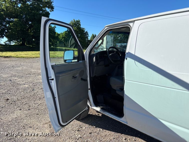 image for item FC1652 2006 Ford E250 van