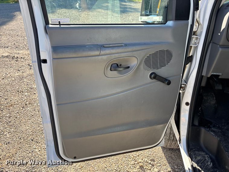 image for item FC1652 2006 Ford E250 van