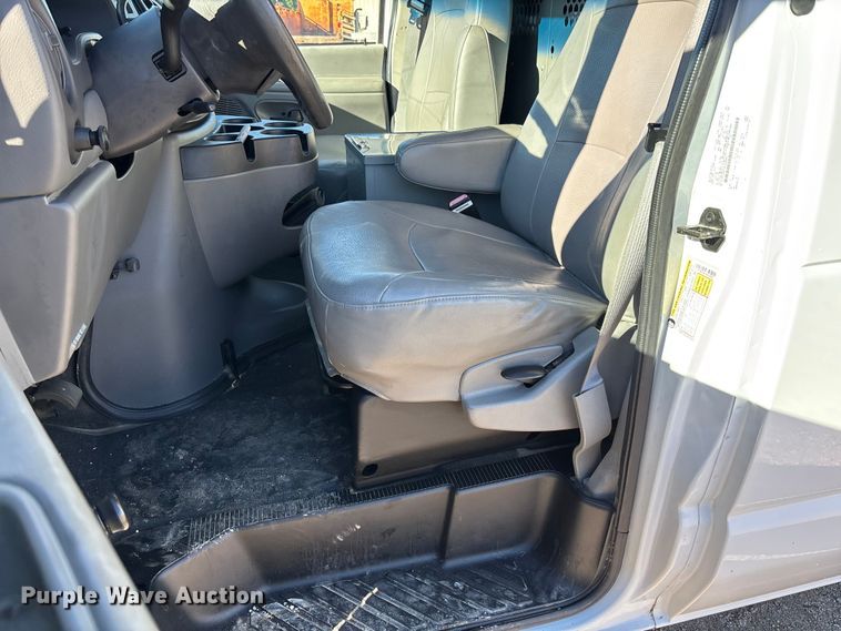image for item FC1652 2006 Ford E250 van