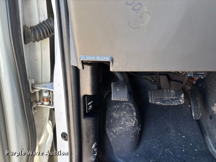 image for item FC1652 2006 Ford E250 van