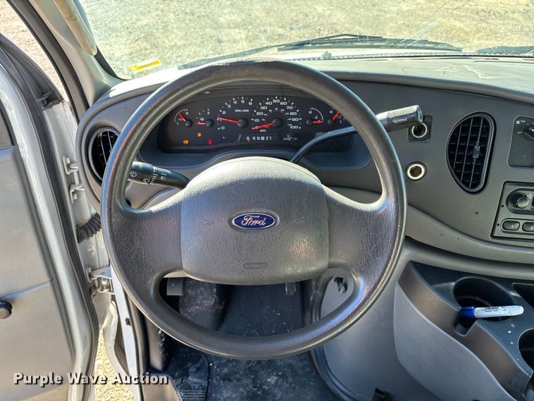 image for item FC1652 2006 Ford E250 van