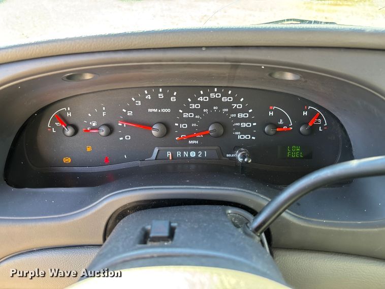 image for item FC1652 2006 Ford E250 van