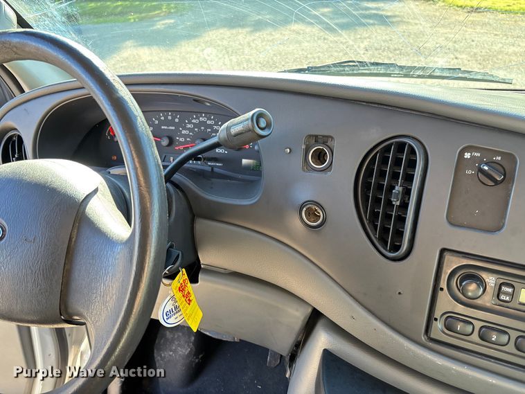 image for item FC1652 2006 Ford E250 van