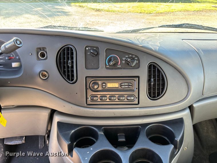image for item FC1652 2006 Ford E250 van