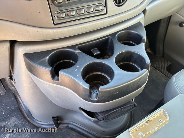 image for item FC1652 2006 Ford E250 van