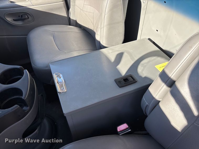 image for item FC1652 2006 Ford E250 van