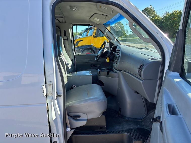 image for item FC1652 2006 Ford E250 van