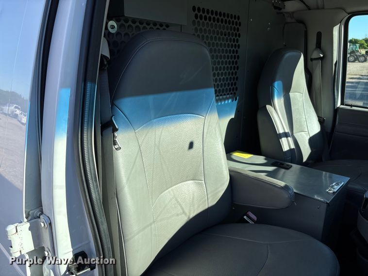 image for item FC1652 2006 Ford E250 van