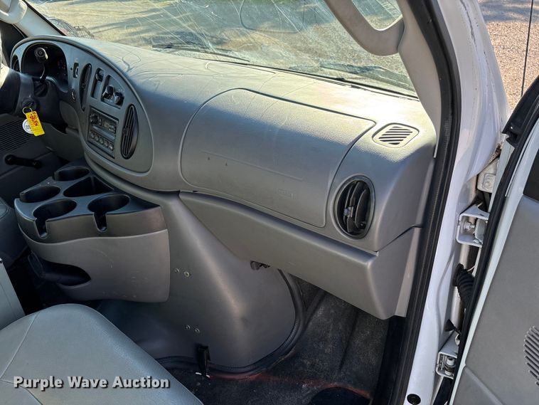 image for item FC1652 2006 Ford E250 van