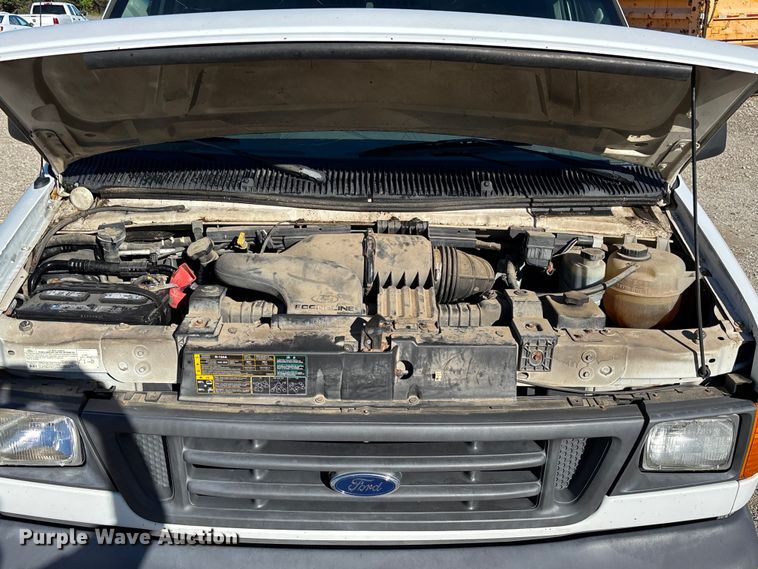 image for item FC1652 2006 Ford E250 van