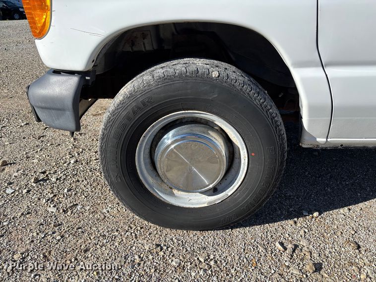 image for item FC1652 2006 Ford E250 van