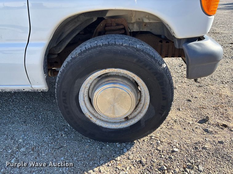 image for item FC1652 2006 Ford E250 van