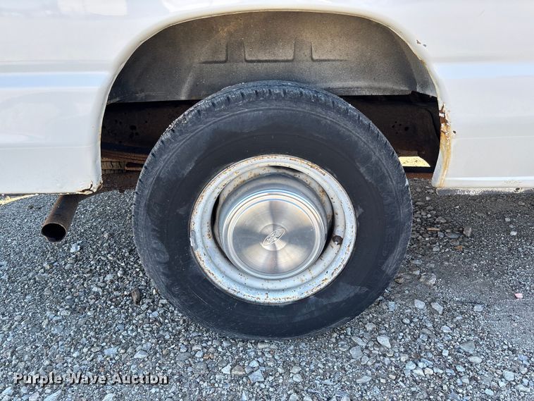 image for item FC1652 2006 Ford E250 van