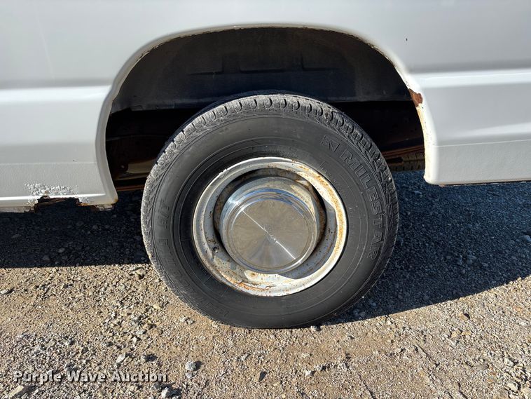 image for item FC1652 2006 Ford E250 van
