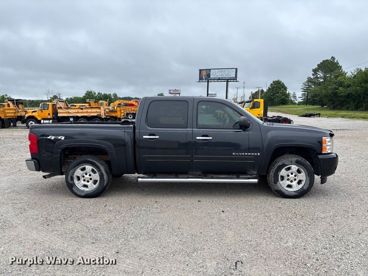 image for item FC1752 2009 Chevrolet Silverado 1500 Crew Cab pickup truck