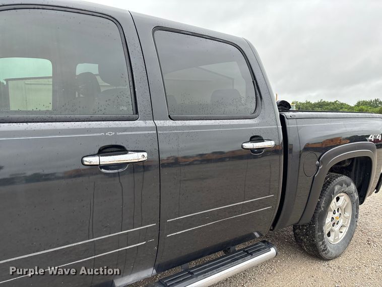 image for item FC1752 2009 Chevrolet Silverado 1500 Crew Cab pickup truck