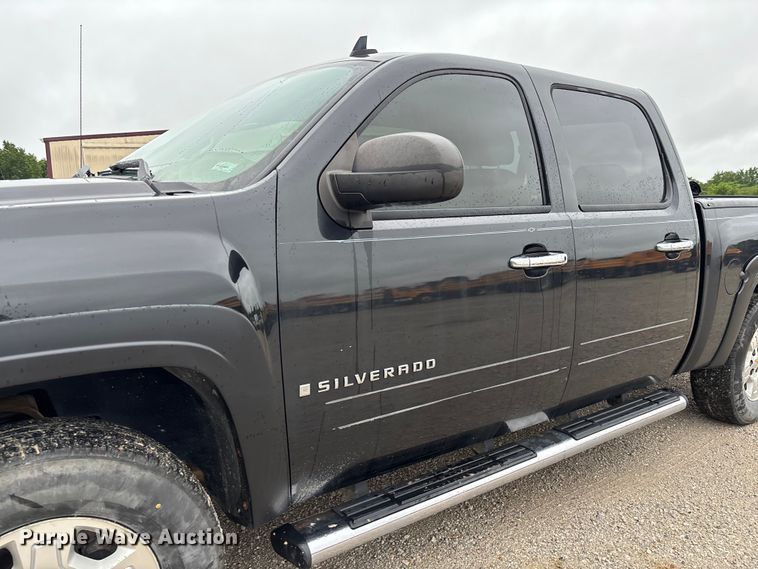 image for item FC1752 2009 Chevrolet Silverado 1500 Crew Cab pickup truck