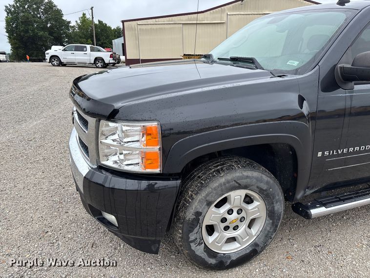 image for item FC1752 2009 Chevrolet Silverado 1500 Crew Cab pickup truck