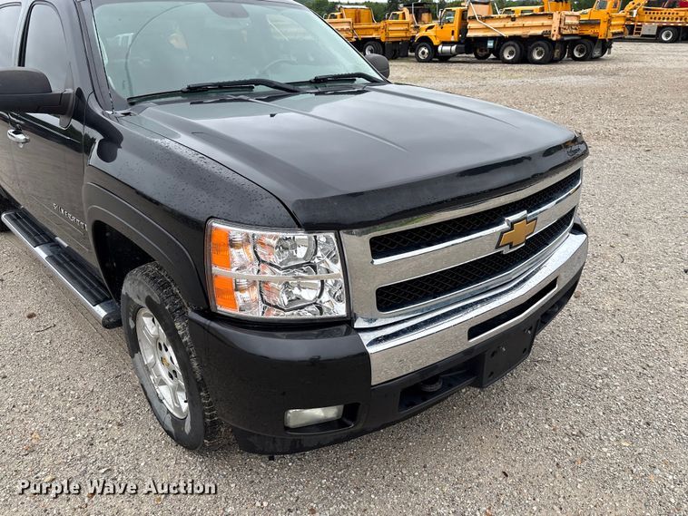 image for item FC1752 2009 Chevrolet Silverado 1500 Crew Cab pickup truck