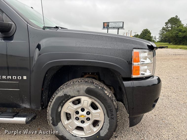 image for item FC1752 2009 Chevrolet Silverado 1500 Crew Cab pickup truck