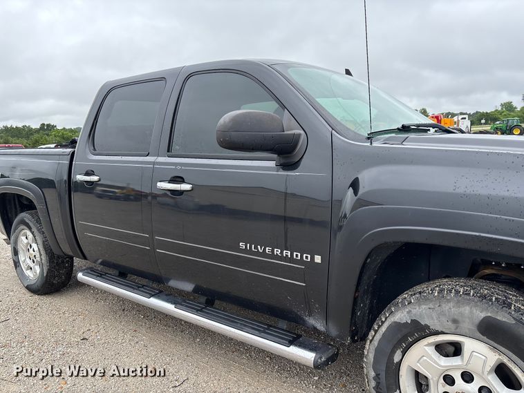image for item FC1752 2009 Chevrolet Silverado 1500 Crew Cab pickup truck