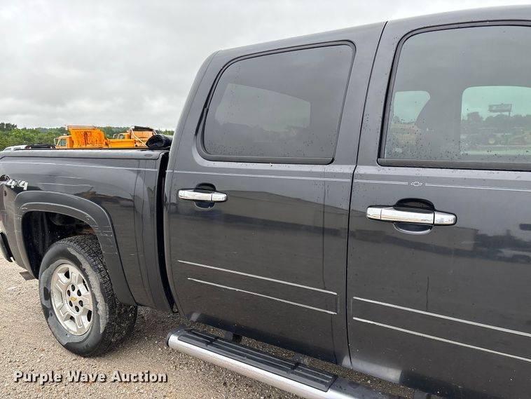image for item FC1752 2009 Chevrolet Silverado 1500 Crew Cab pickup truck