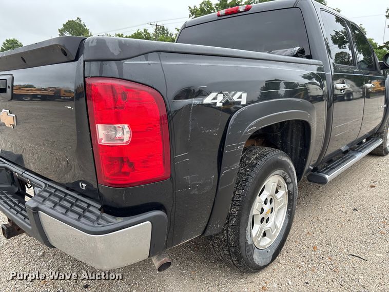 image for item FC1752 2009 Chevrolet Silverado 1500 Crew Cab pickup truck