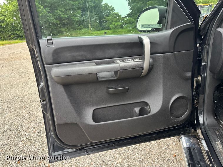 image for item FC1752 2009 Chevrolet Silverado 1500 Crew Cab pickup truck