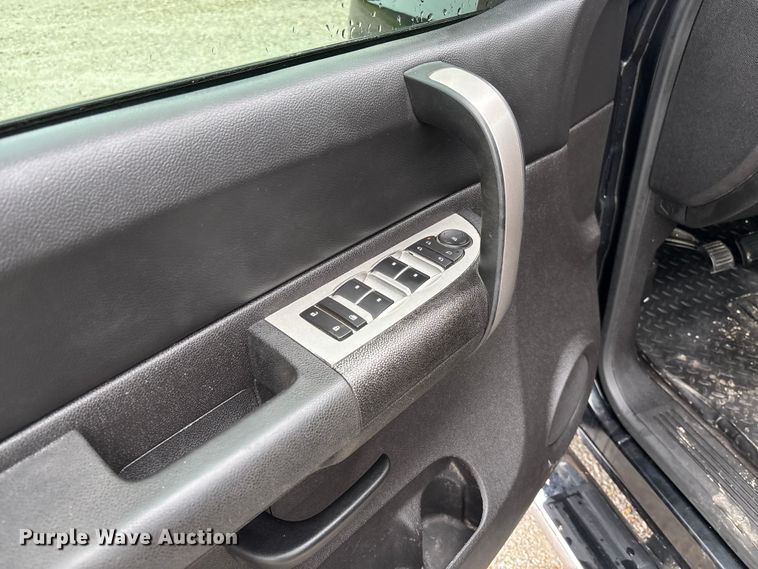 image for item FC1752 2009 Chevrolet Silverado 1500 Crew Cab pickup truck