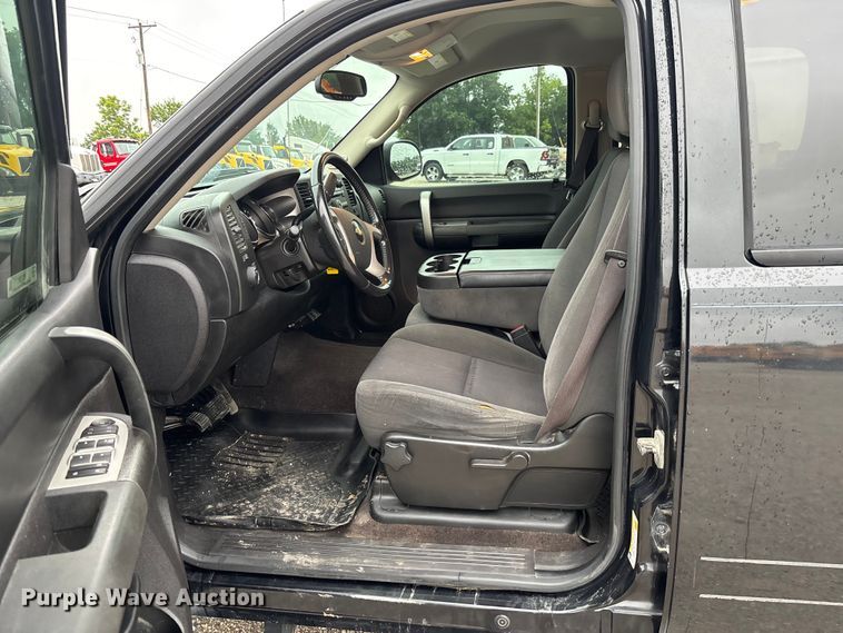 image for item FC1752 2009 Chevrolet Silverado 1500 Crew Cab pickup truck