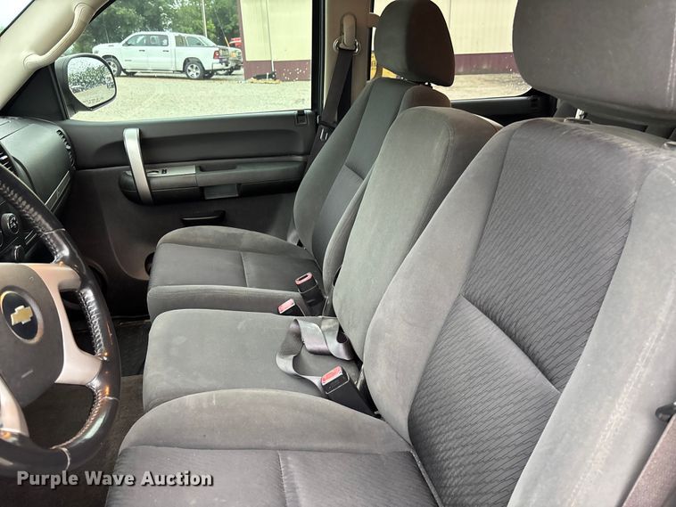 image for item FC1752 2009 Chevrolet Silverado 1500 Crew Cab pickup truck