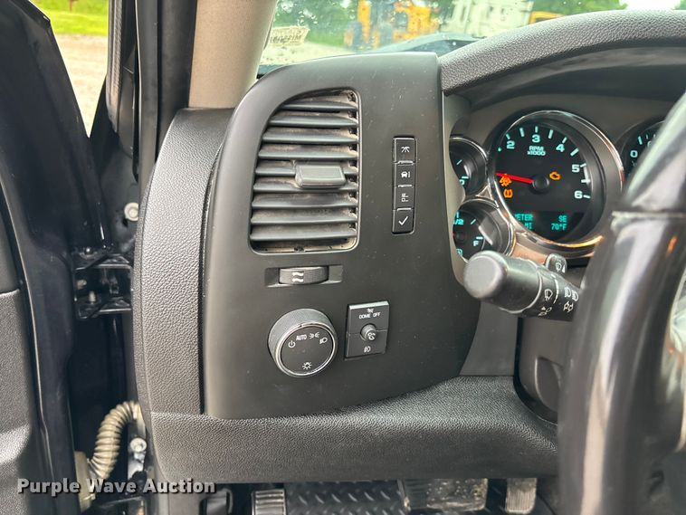image for item FC1752 2009 Chevrolet Silverado 1500 Crew Cab pickup truck