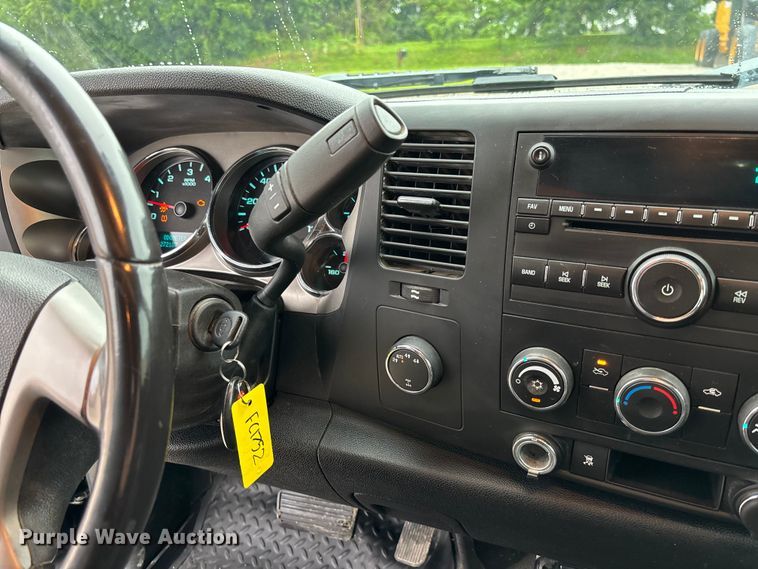 image for item FC1752 2009 Chevrolet Silverado 1500 Crew Cab pickup truck