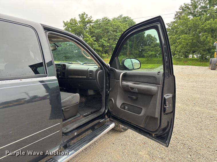 image for item FC1752 2009 Chevrolet Silverado 1500 Crew Cab pickup truck