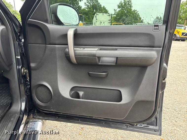 image for item FC1752 2009 Chevrolet Silverado 1500 Crew Cab pickup truck
