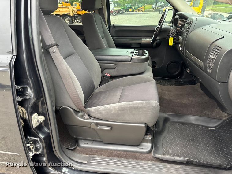 image for item FC1752 2009 Chevrolet Silverado 1500 Crew Cab pickup truck