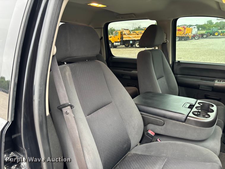 image for item FC1752 2009 Chevrolet Silverado 1500 Crew Cab pickup truck