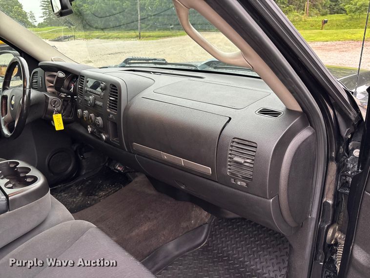 image for item FC1752 2009 Chevrolet Silverado 1500 Crew Cab pickup truck