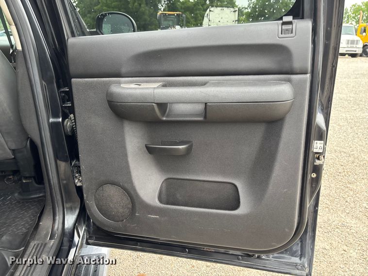 image for item FC1752 2009 Chevrolet Silverado 1500 Crew Cab pickup truck