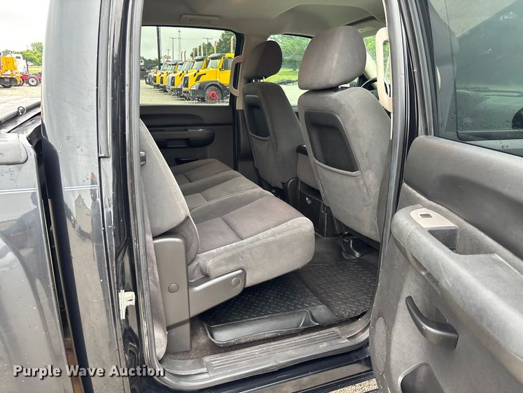 image for item FC1752 2009 Chevrolet Silverado 1500 Crew Cab pickup truck