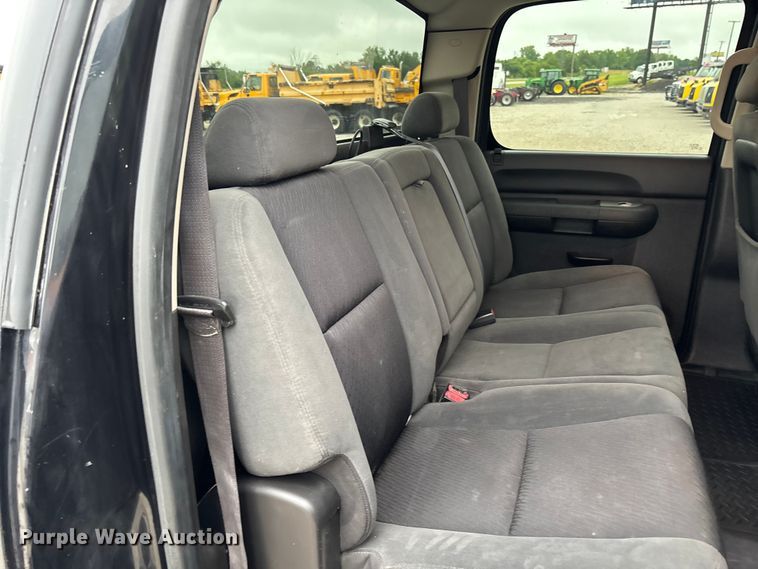 image for item FC1752 2009 Chevrolet Silverado 1500 Crew Cab pickup truck