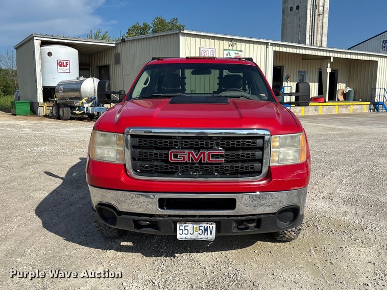 image for item FC1758 2011 GMC Sierra 3500 flatbed pickup truck
