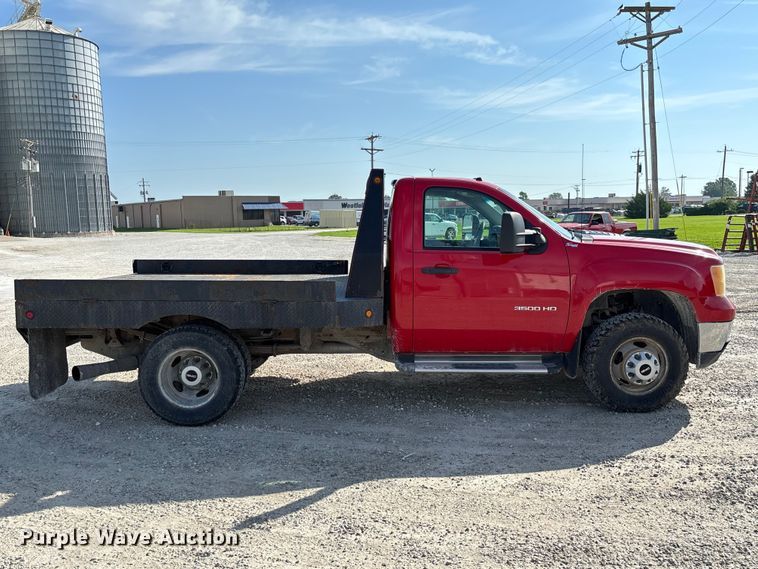 image for item FC1758 2011 GMC Sierra 3500 flatbed pickup truck