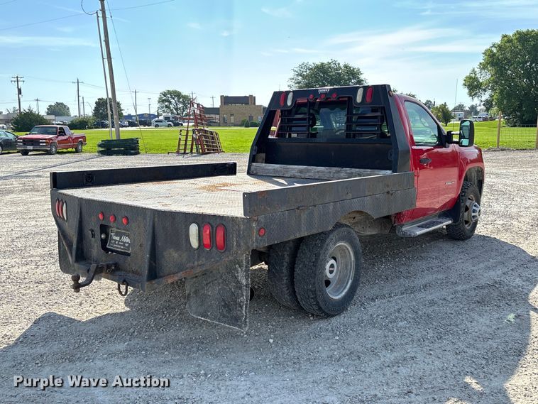 image for item FC1758 2011 GMC Sierra 3500 flatbed pickup truck