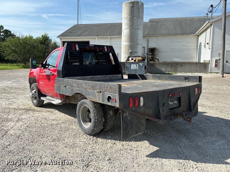 image for item FC1758 2011 GMC Sierra 3500 flatbed pickup truck