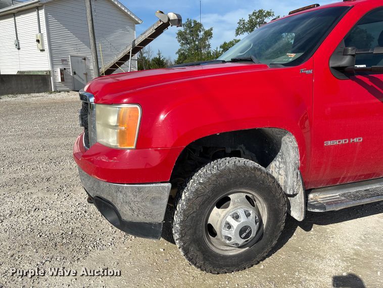 image for item FC1758 2011 GMC Sierra 3500 flatbed pickup truck