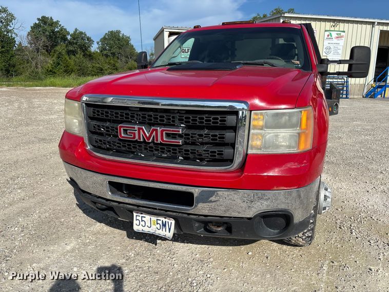 image for item FC1758 2011 GMC Sierra 3500 flatbed pickup truck